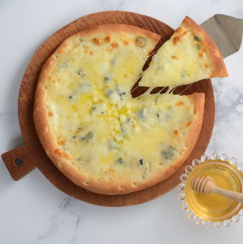 クアトロフォルマッジ〜4種のチーズのピッツァ　＜冷凍＞
